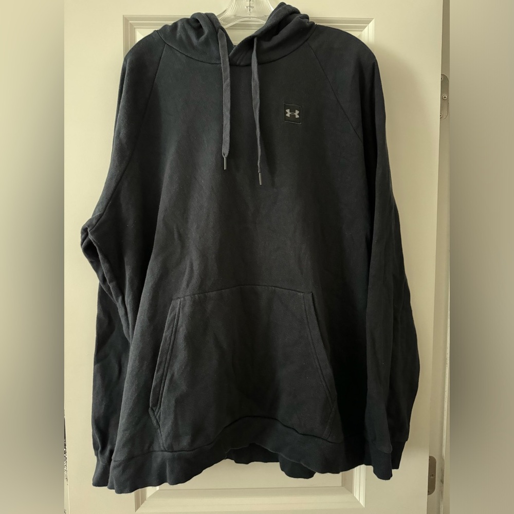 Men’s Under Armour black hoodie sweatshirt. Size XXL. Like new! Soft and comfy.